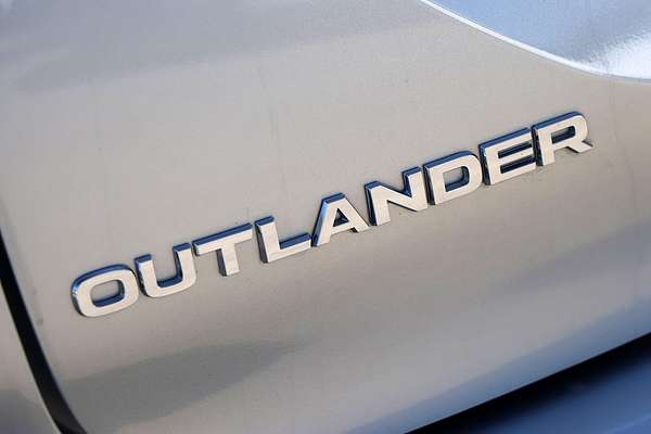 2024 Mitsubishi Outlander LS ZM