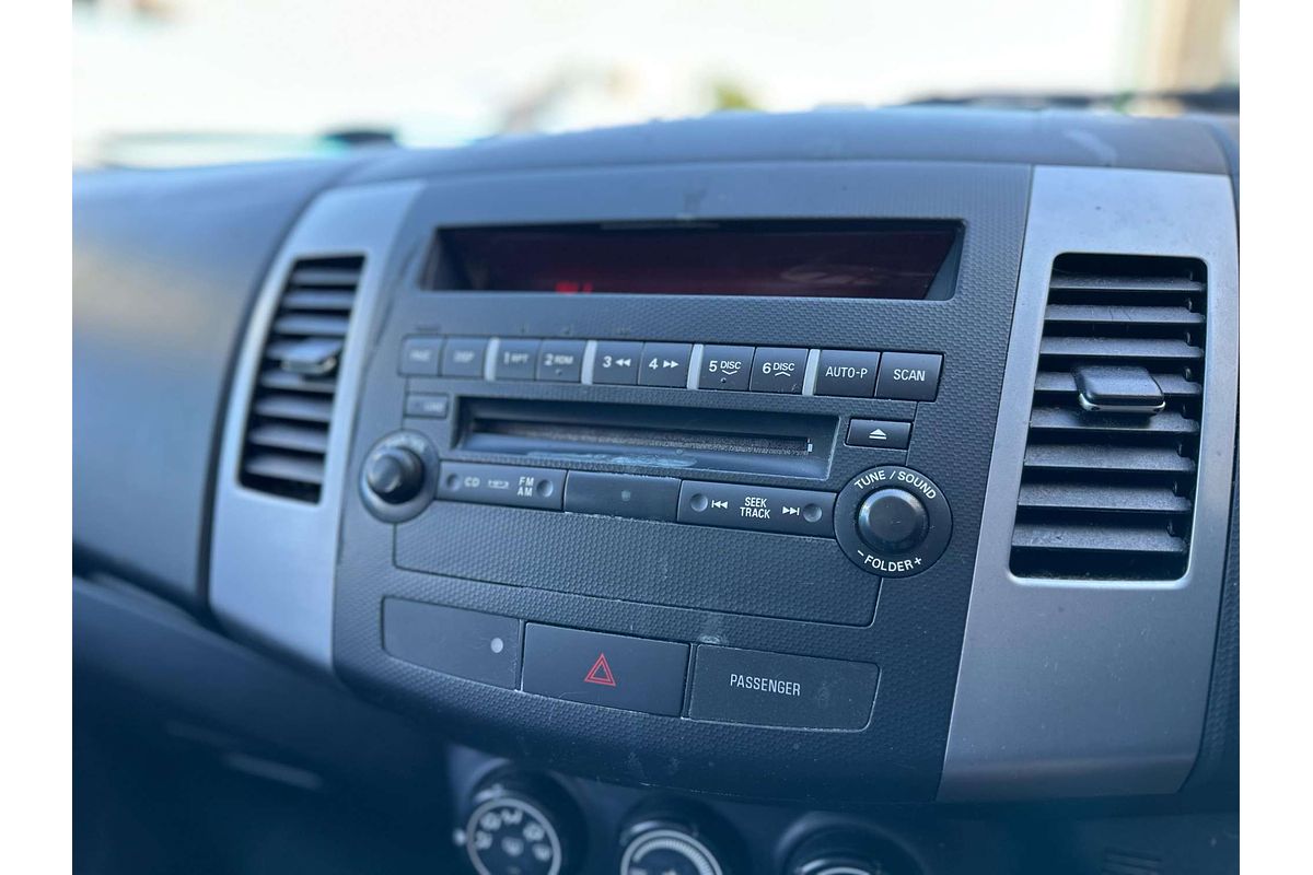 2010 Mitsubishi Outlander LS ZH