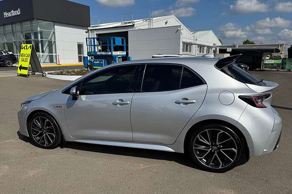 2020 Toyota Corolla ZR Hybrid ZWE211R