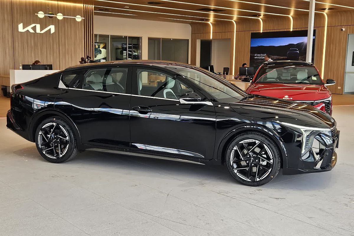 2024 Kia K4 GT-Line CL4m