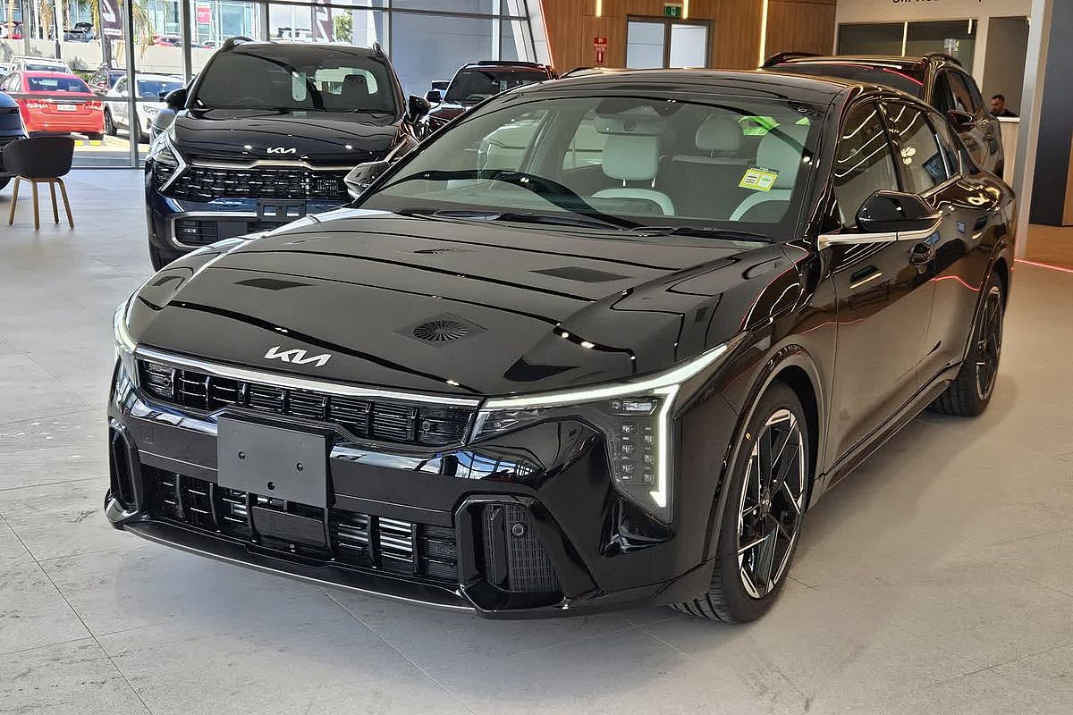 2024 Kia K4 GT-Line CL4m