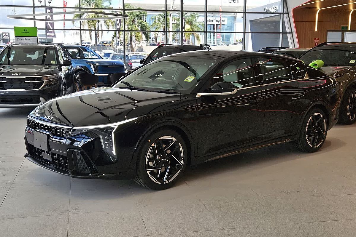 2024 Kia K4 GT-Line CL4m