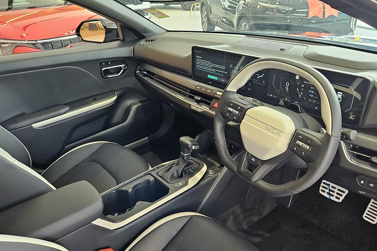 2024 Kia K4 GT-Line CL4m