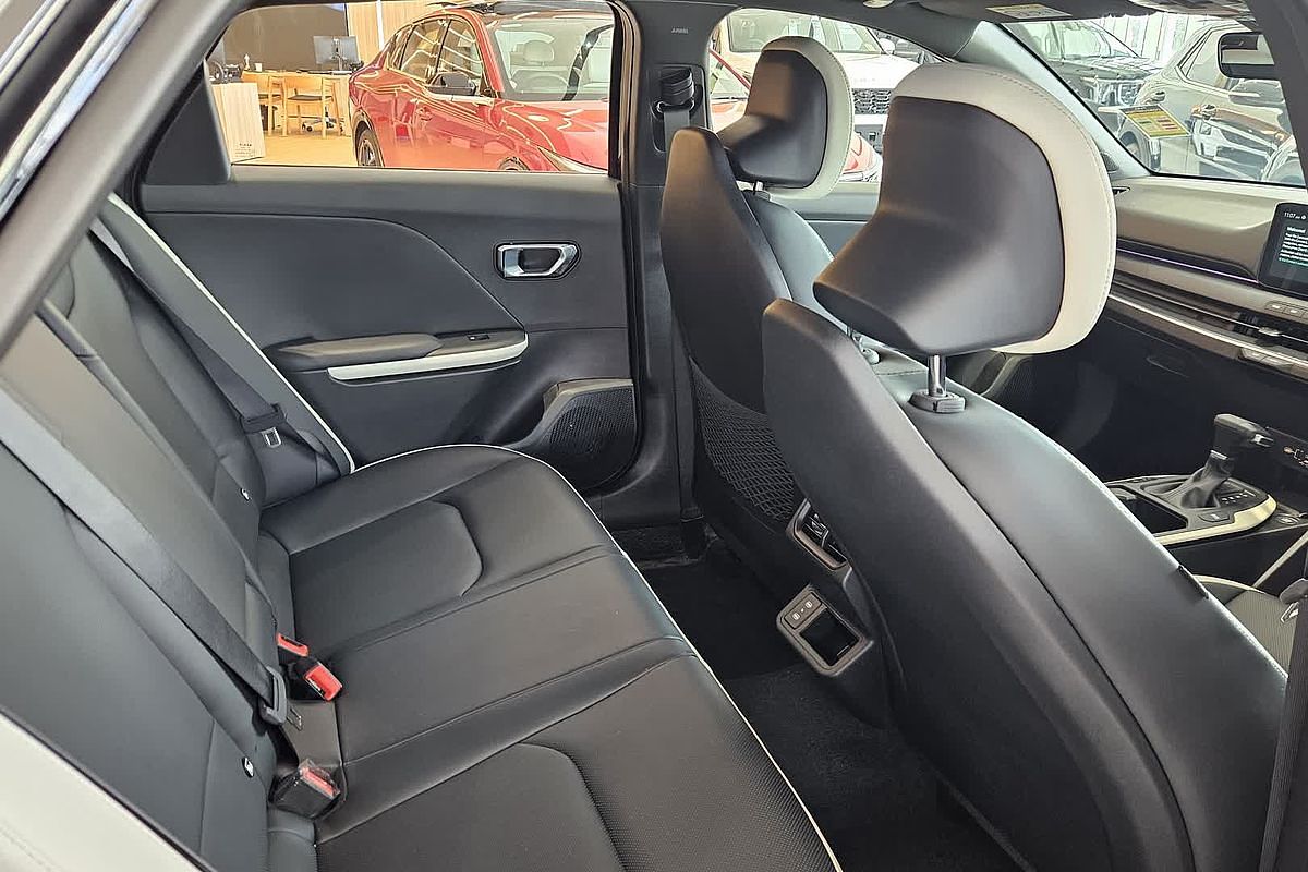 2024 Kia K4 GT-Line CL4m