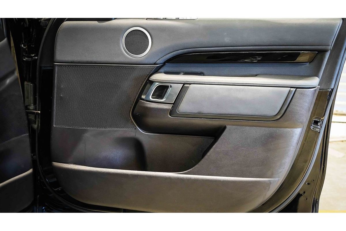2019 Land Rover Discovery SD6 SE Series 5