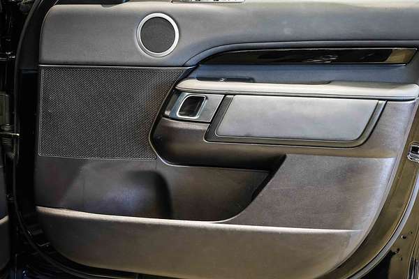 2019 Land Rover Discovery SD6 SE Series 5