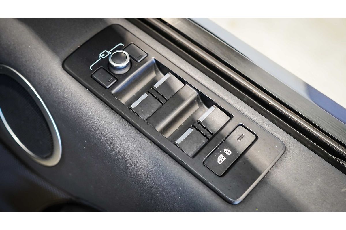 2019 Land Rover Discovery SD6 SE Series 5