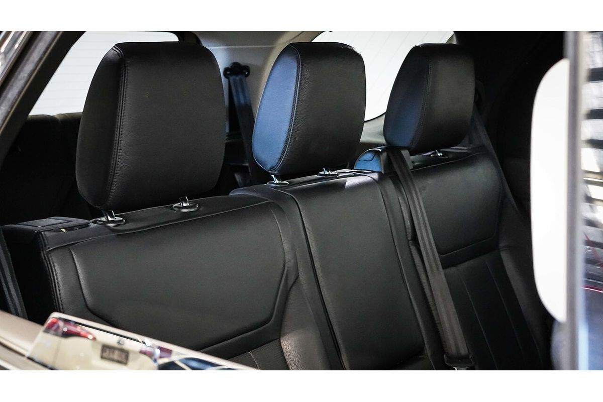 2019 Land Rover Discovery SD6 SE Series 5