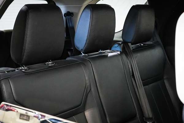 2019 Land Rover Discovery SD6 SE Series 5