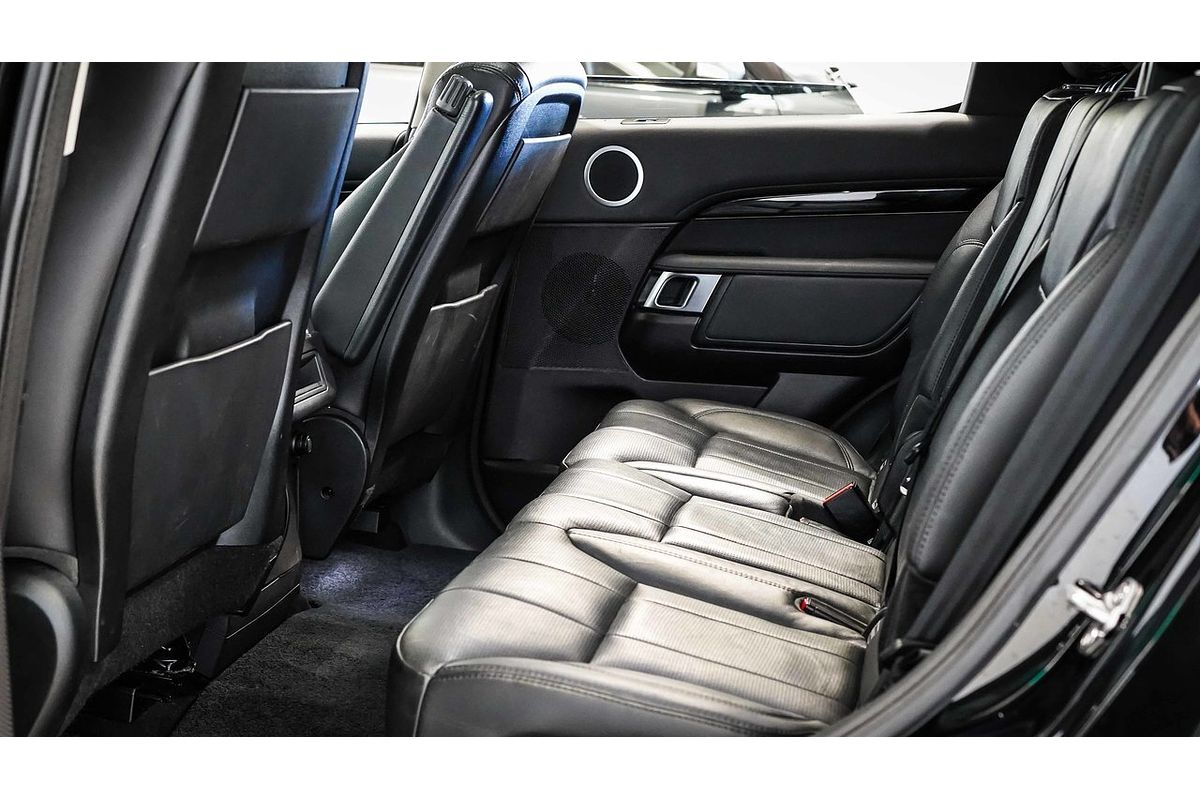 2019 Land Rover Discovery SD6 SE Series 5
