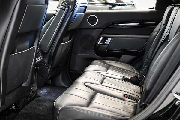 2019 Land Rover Discovery SD6 SE Series 5