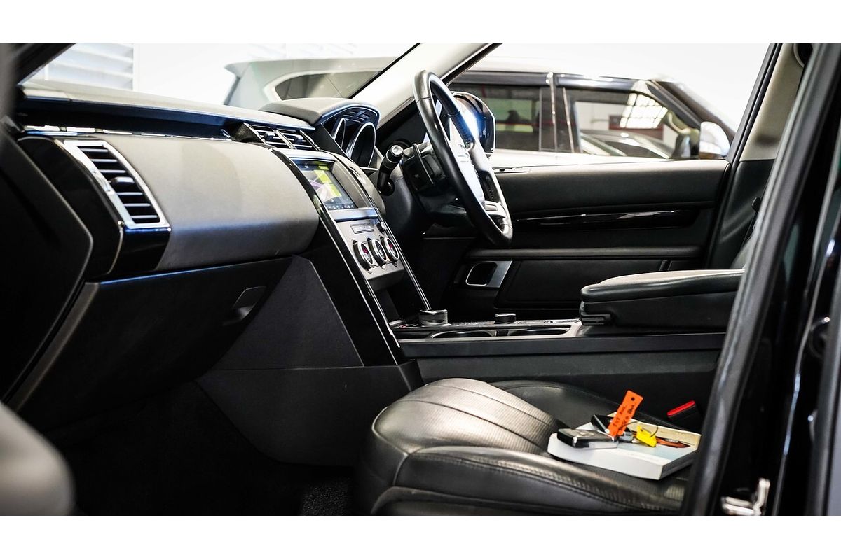 2019 Land Rover Discovery SD6 SE Series 5