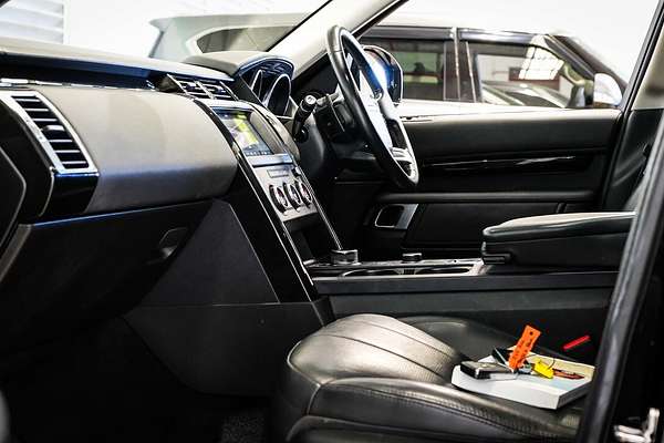 2019 Land Rover Discovery SD6 SE Series 5