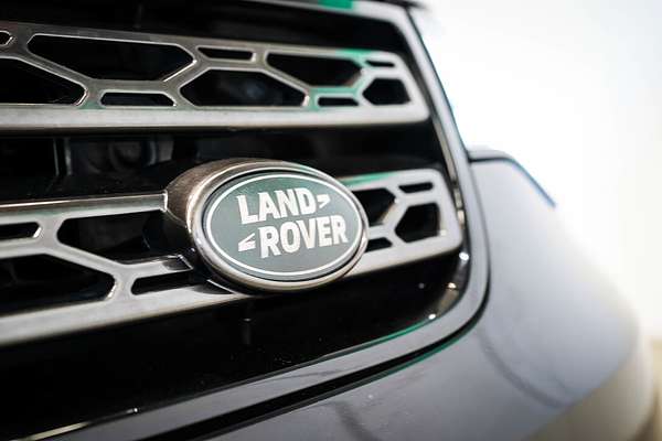 2019 Land Rover Discovery SD6 SE Series 5