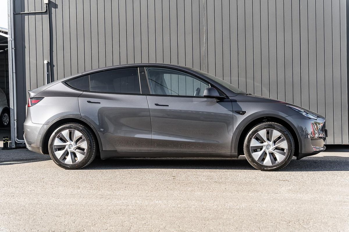 2023 Tesla Model Y Rear-Wheel Drive