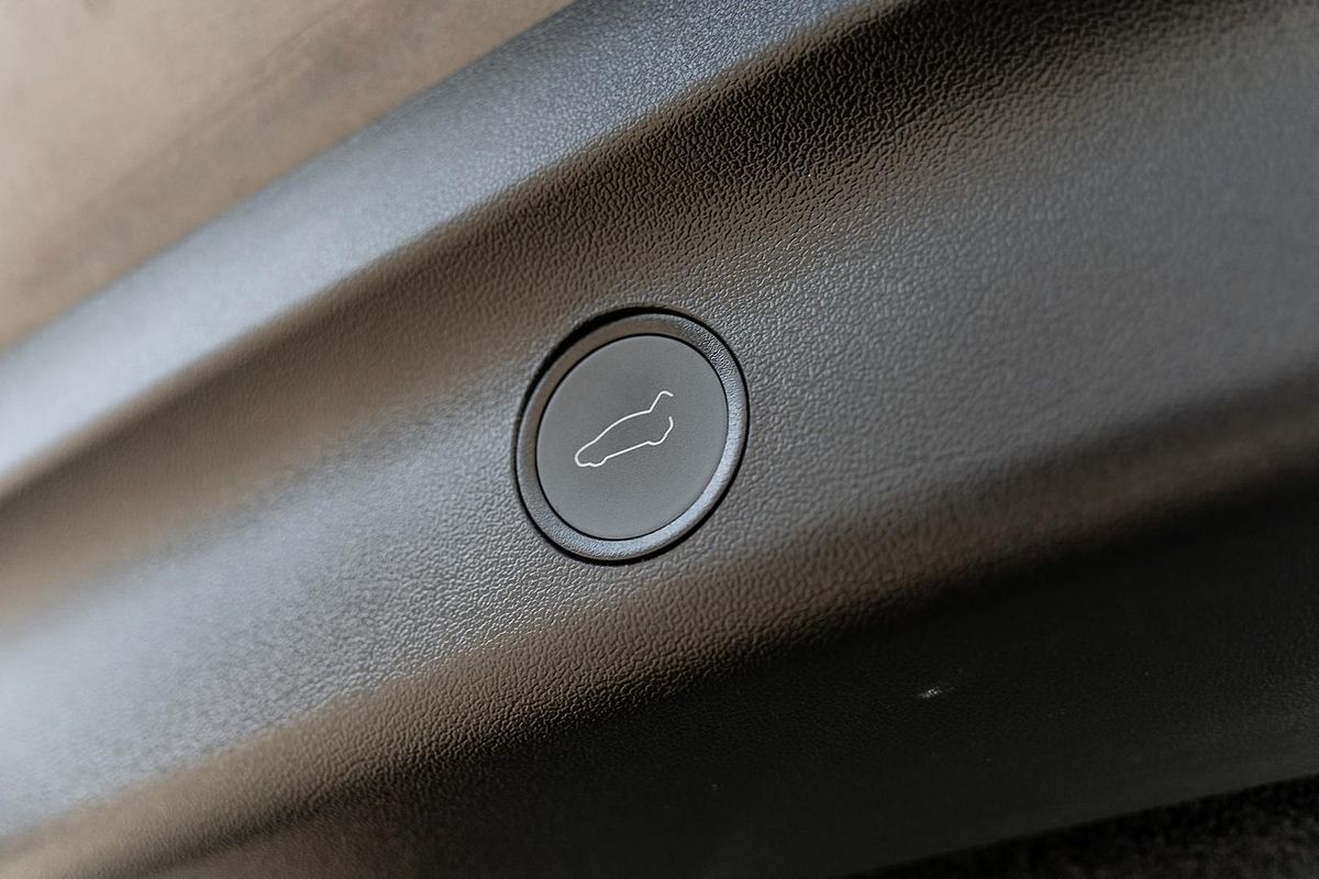 2023 Tesla Model Y Rear-Wheel Drive