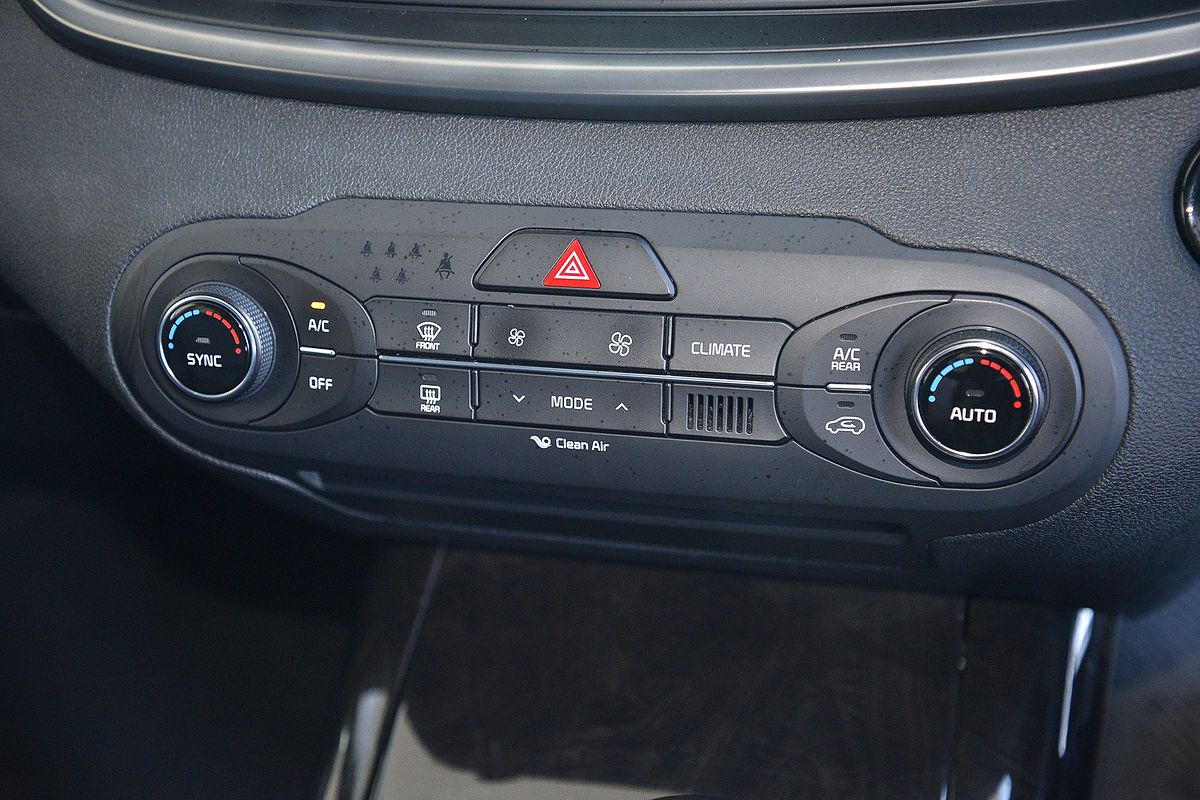 2016 Kia Sorento SLi UM