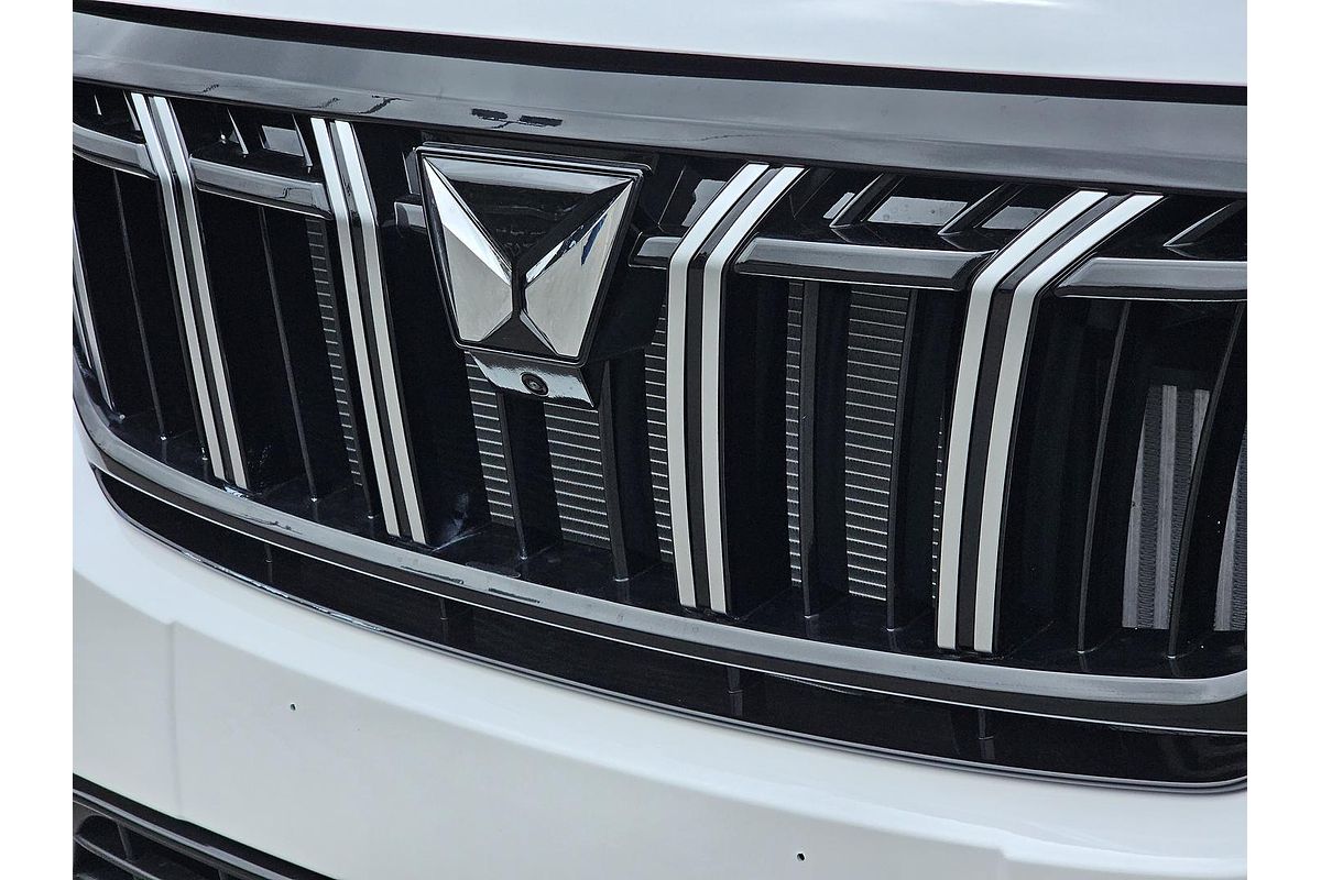 2025 Mahindra XUV700 AX7L