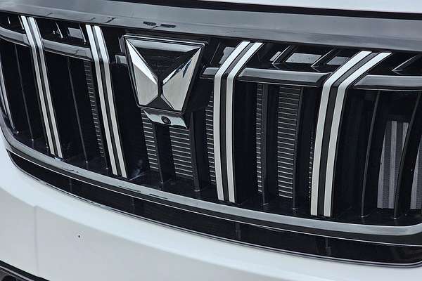 2025 Mahindra XUV700 AX7L
