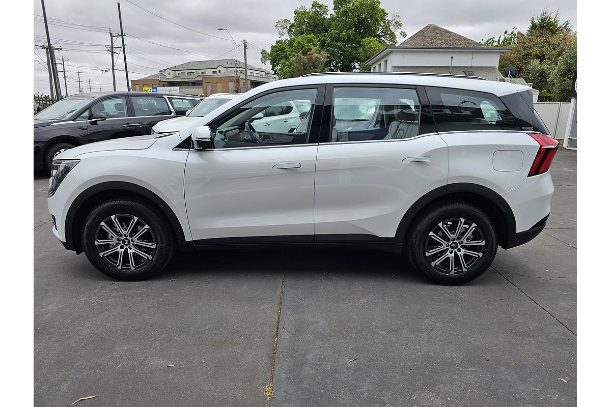 2025 Mahindra XUV700 AX7L