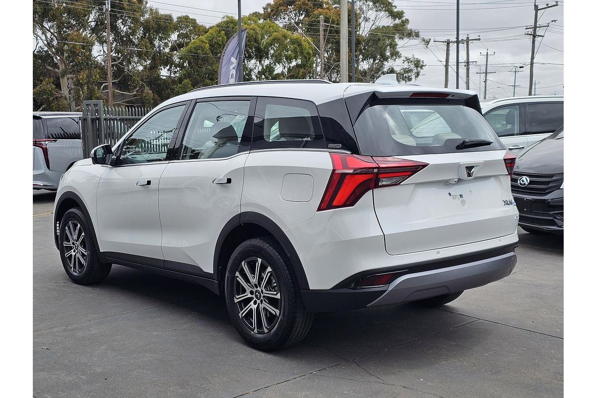 2025 Mahindra XUV700 AX7L