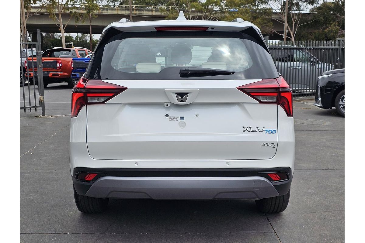 2025 Mahindra XUV700 AX7L
