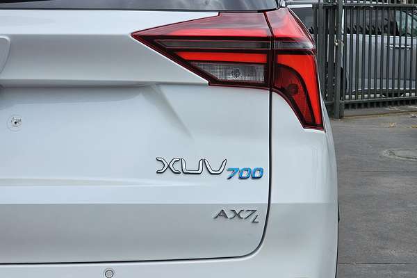 2025 Mahindra XUV700 AX7L
