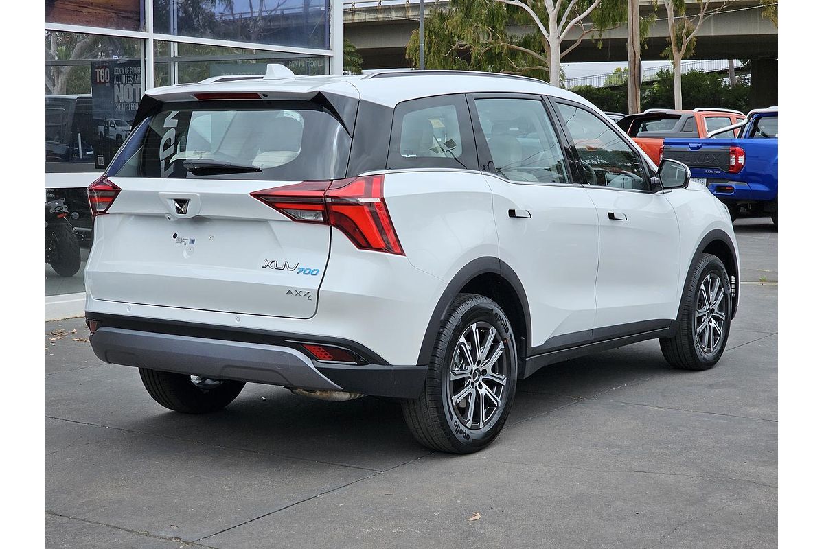 2025 Mahindra XUV700 AX7L