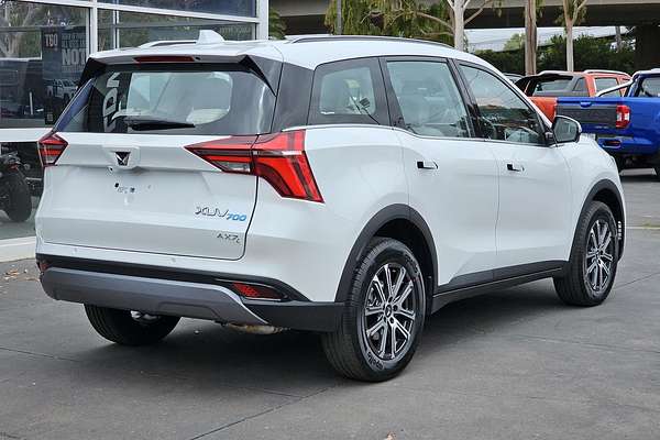 2025 Mahindra XUV700 AX7L