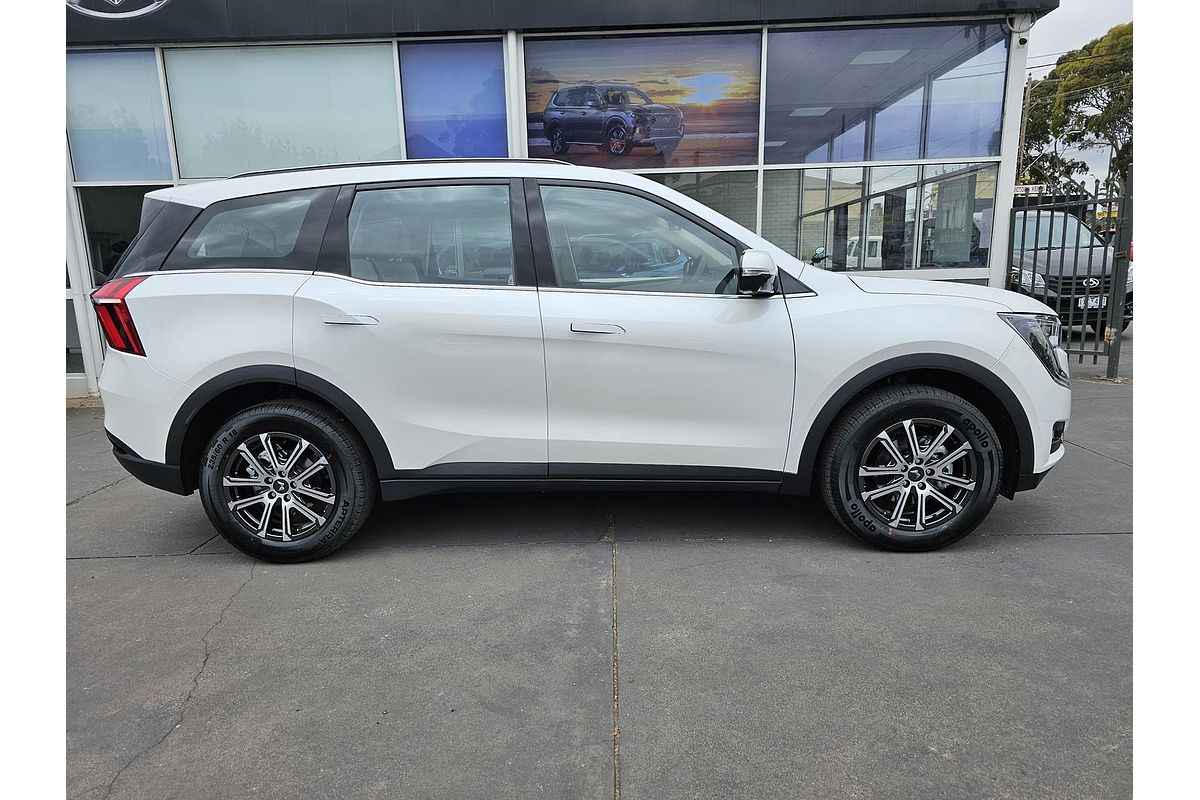 2025 Mahindra XUV700 AX7L