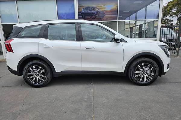 2025 Mahindra XUV700 AX7L