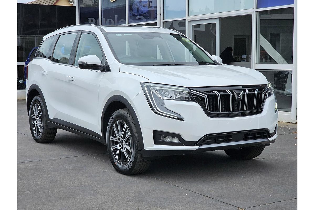 2025 Mahindra XUV700 AX7L