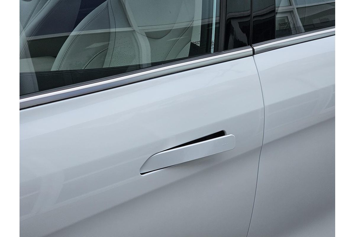 2025 Mahindra XUV700 AX7L