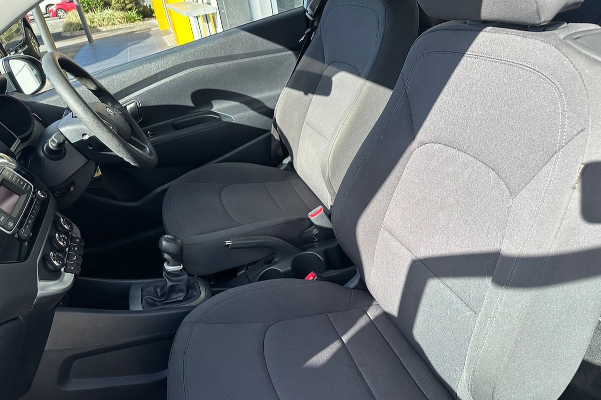 2015 Kia Rio S UB