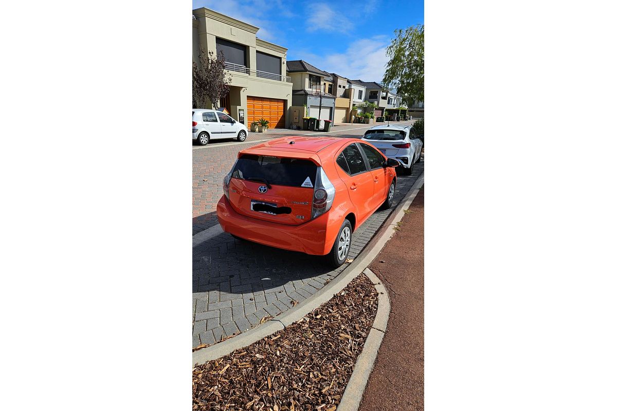 2012 Toyota Prius C  NHP10R