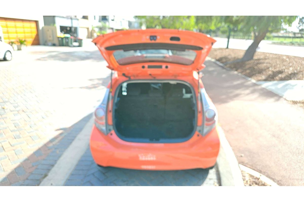 2012 Toyota Prius C  NHP10R