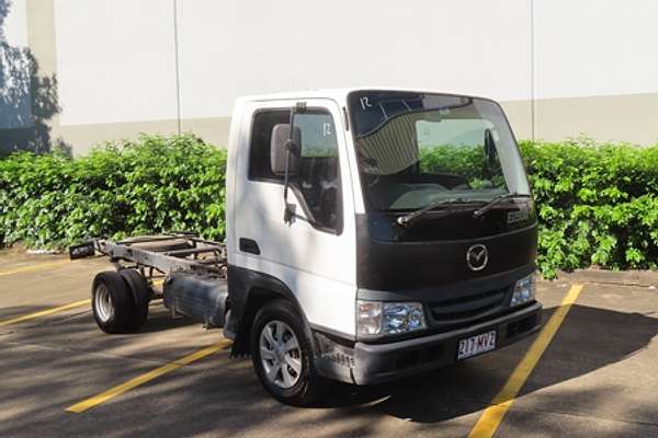 2002 Mazda E2500 E Rear Wheel Drive LWB