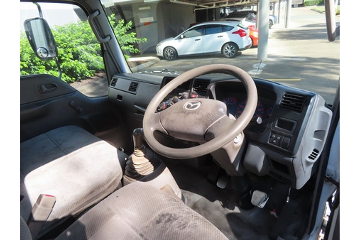 2002 Mazda E2500 E Rear Wheel Drive LWB