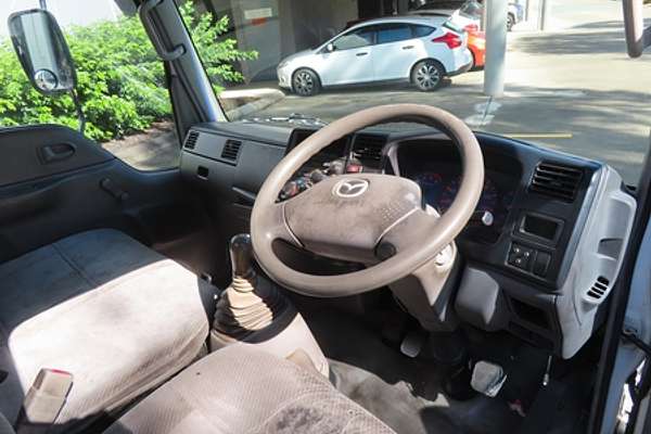 2002 Mazda E2500 E Rear Wheel Drive LWB