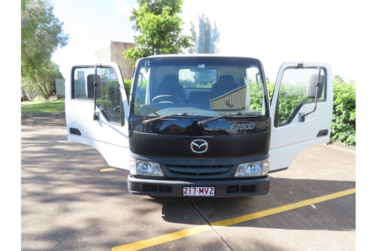 2002 Mazda E2500 E Rear Wheel Drive LWB