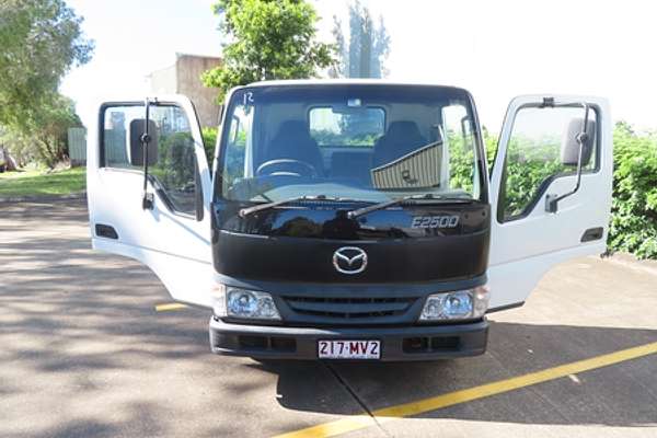 2002 Mazda E2500 E Rear Wheel Drive LWB