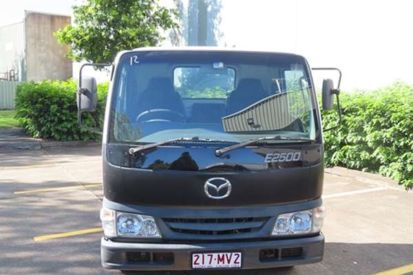 2002 Mazda E2500 E Rear Wheel Drive LWB