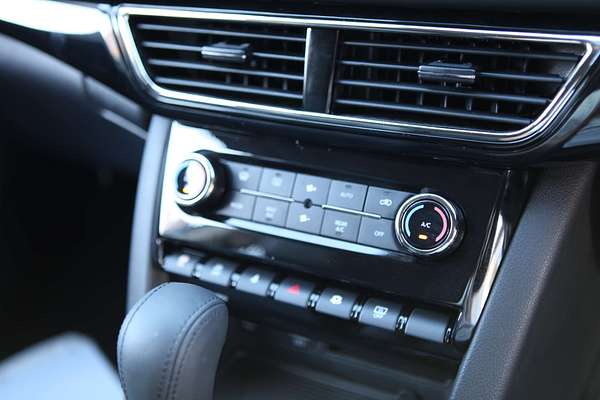 2025 Mahindra XUV700 AX7L