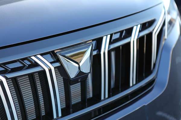 2025 Mahindra XUV700 AX7L