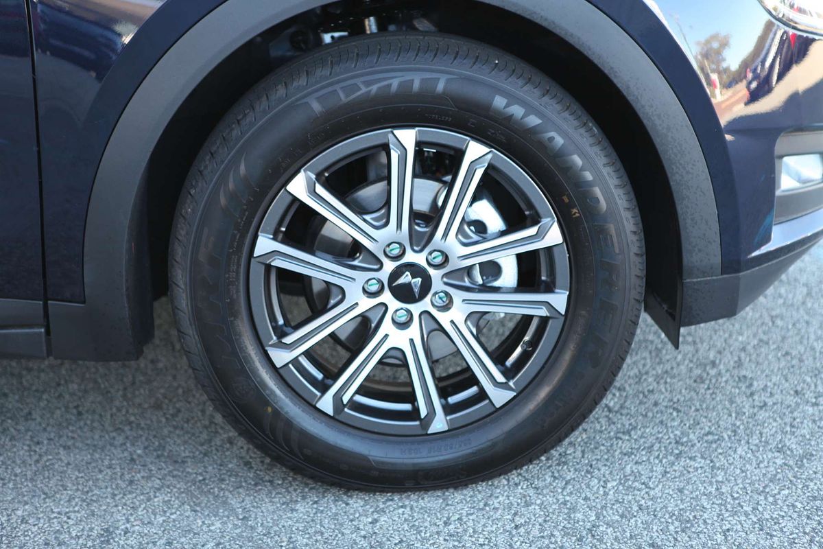 2025 Mahindra XUV700 AX7L