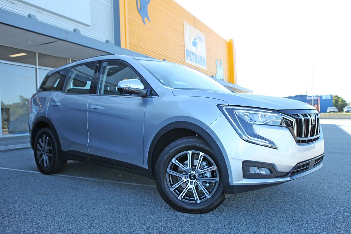2025 Mahindra XUV700 AX7L