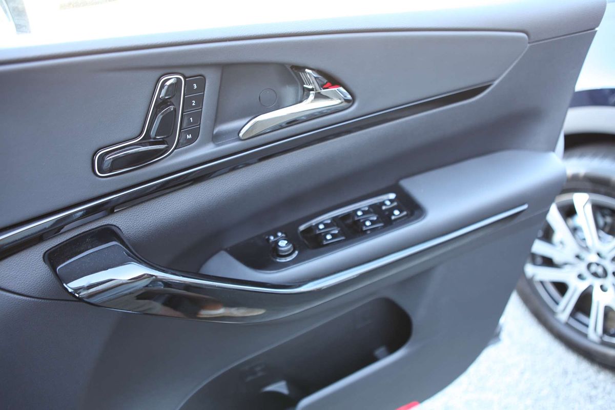 2025 Mahindra XUV700 AX7L
