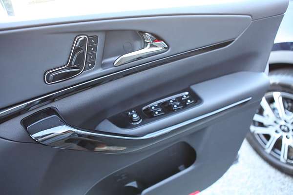 2025 Mahindra XUV700 AX7L