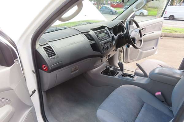 2006 Toyota Hilux SR KUN26R 4X4