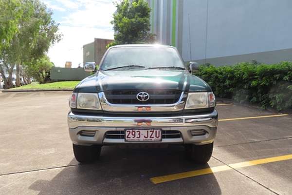 2005 Toyota Hilux SR5 KZN165R 4X4